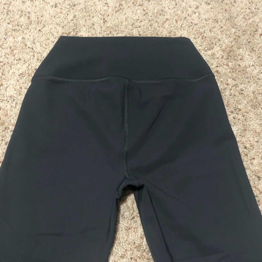 ALO Yoga High Waisted Ripped Warrior Leggings Grey - Picture 8 of 13